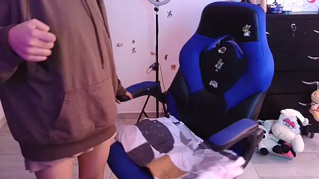 thomascooper7 online show from November 28, 2025, 6:41 pm