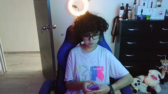 thomascooper7 online show from October 10, 2025, 7:25 pm