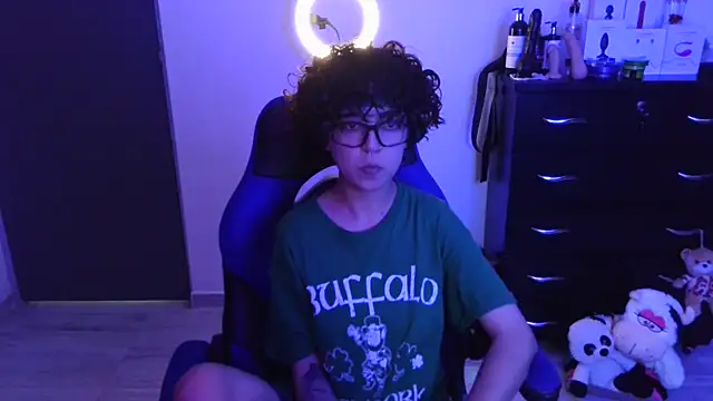 thomascooper7 online show from September 24, 2025, 7:09 pm