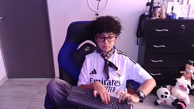 thomascooper7 online show from February 17, 2026, 6:49 pm