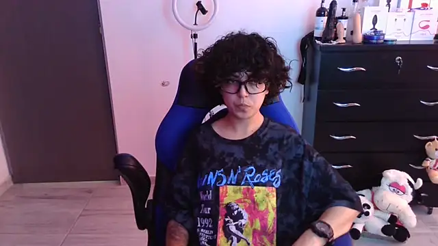 thomascooper7 online show from November 4, 2025, 7:06 pm