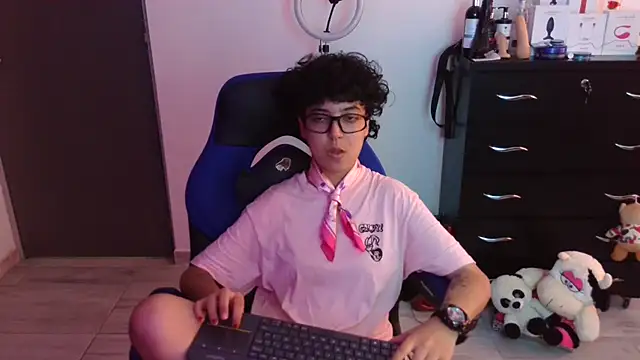 thomascooper7 online show from February 4, 2026, 8:37 pm