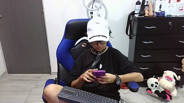 thomascooper7 online show from February 4, 2026, 2:50 am