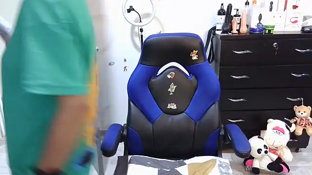 thomascooper7 online show from September 19, 2025, 7:07 pm