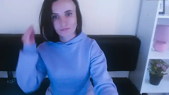 LaimaV  online show from January 5, 2025, 4:38 pm