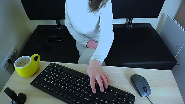 LaimaV  online show from November 2, 2025, 10:42 am