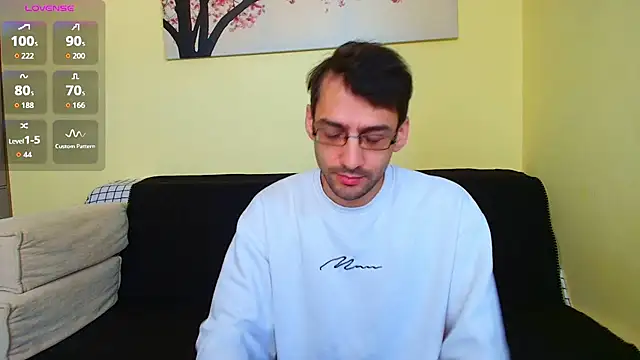 Snapshot of HungEddy chatting on November 24, 2025, 8:58 am HungEddy online show from November 24, 2025, 8:58 am