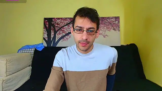 Snapshot of HungEddy chatting on November 27, 2025, 7:58 pm HungEddy online show from November 27, 2025, 7:58 pm