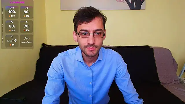 Snapshot of HungEddy chatting on November 12, 2025, 9:24 am HungEddy online show from November 12, 2025, 9:24 am