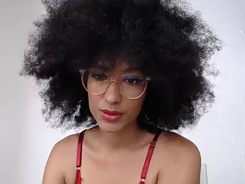 Snapshot of violettamartins chatting on May 8, 2026, 8:12 pm violettamartins online show from May 8, 2026, 8:12 pm