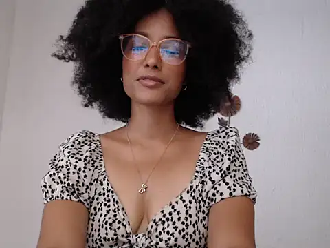 Snapshot of violettamartins chatting on June 1, 2026, 9:47 pm violettamartins online show from June 1, 2026, 9:47 pm