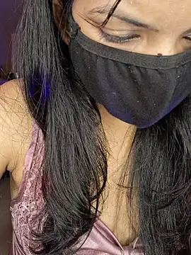 Nisha027 online show from September 17, 2025, 11:40 pm