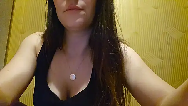 AlejandraDelaney online show from March 18, 2025, 2:06 pm