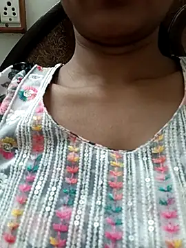 Snapshot of Rajni-Mehra chatting on March 18, 2025, 3:23 am Rajni-Mehra online show from March 18, 2025, 3:23 am