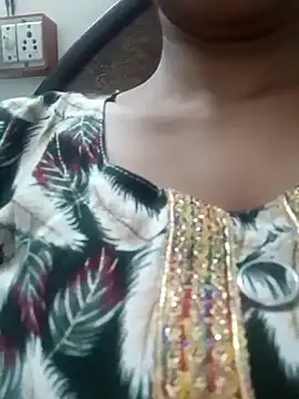 Snapshot of Rajni-Mehra chatting on March 6, 2025, 9:25 am Rajni-Mehra online show from March 6, 2025, 9:25 am