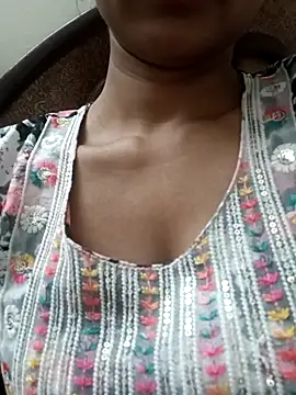 Snapshot of Rajni-Mehra chatting on March 17, 2025, 9:44 am Rajni-Mehra online show from March 17, 2025, 9:44 am