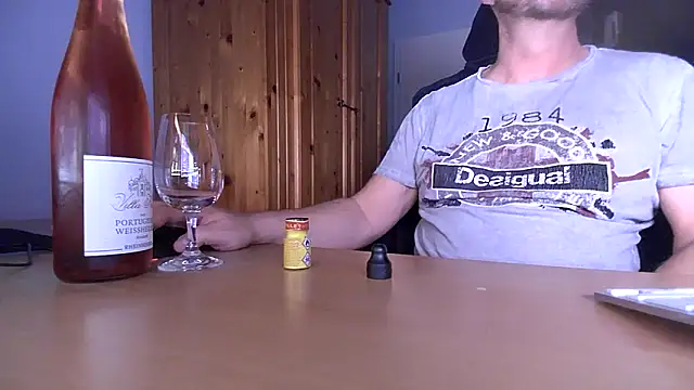 Tom PP cgn online show from October 31, 2025, 8:16 pm