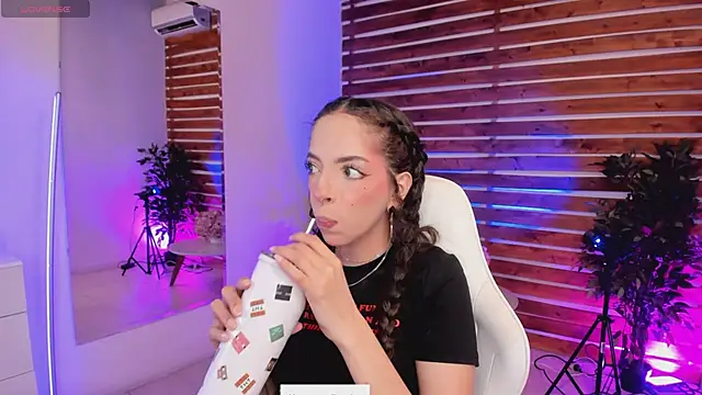 Sapphire Venuss online show from April 20, 2026, 1:41 am