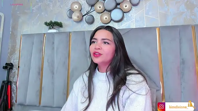 KimDevinne online show from September 25, 2025, 2:50 am