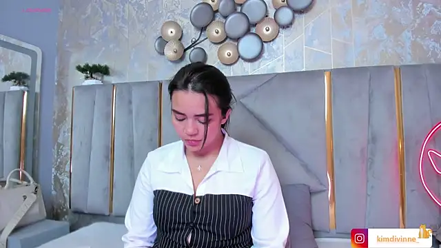 KimDevinne online show from September 24, 2025, 3:02 am