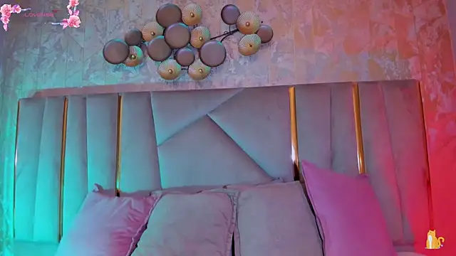 KimDevinne online show from April 22, 2026, 2:29 am