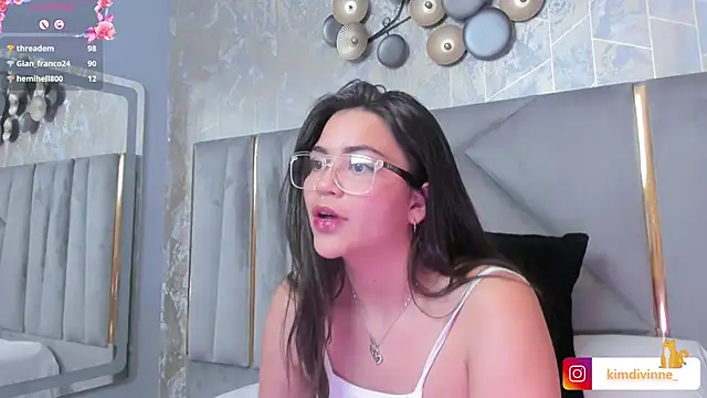 KimDevinne online show from March 9, 2025, 9:02 am