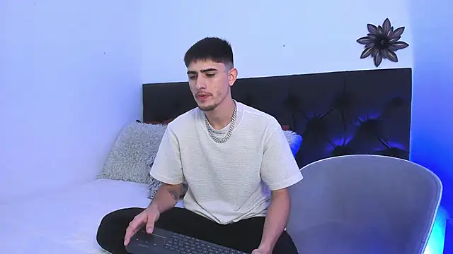 PhilipRich online show from February 15, 2025, 6:23 pm