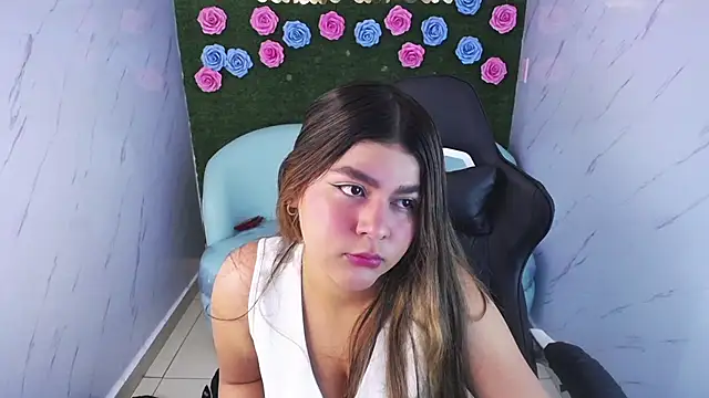 Snapshot of emmalee_01a chatting on February 28, 2025, 10:52 am emmalee 01a online show from February 28, 2025, 10:52 am