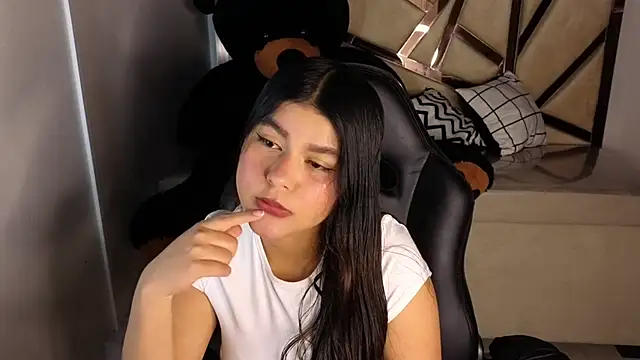 Snapshot of emmalee_01a chatting on February 6, 2025, 10:58 am emmalee 01a online show from February 6, 2025, 10:58 am