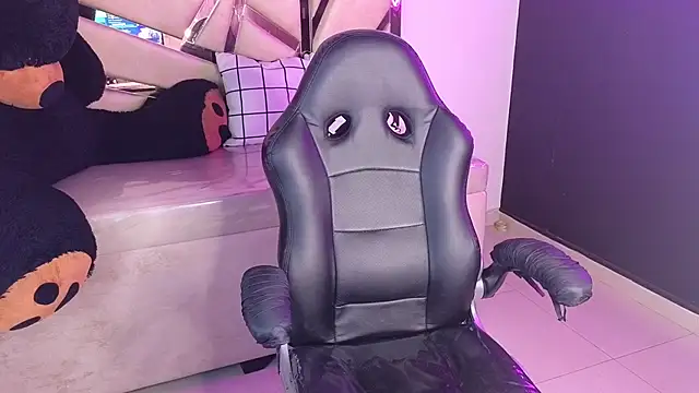 Snapshot of emmalee_01a chatting on February 26, 2025, 11:21 am emmalee 01a online show from February 26, 2025, 11:21 am