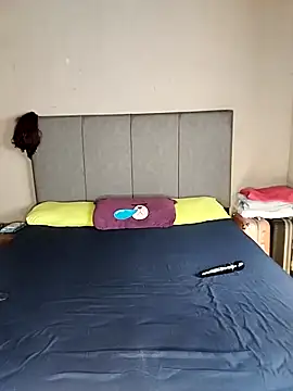 ThickPearlx23 online show from September 18, 2025, 7:55 am