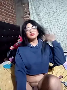 yovana13 online show from November 23, 2025, 10:47 am