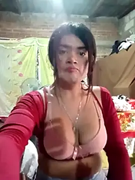 yovana13 online show from February 16, 2026, 5:55 pm