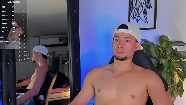 JadeSmiith  online show from November 12, 2025, 9:40 pm