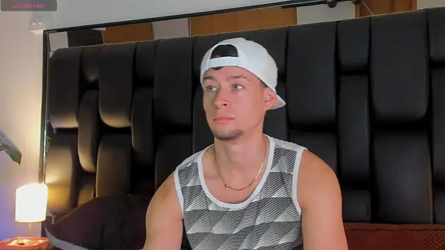 JadeSmiith  online show from January 9, 2026, 9:33 pm