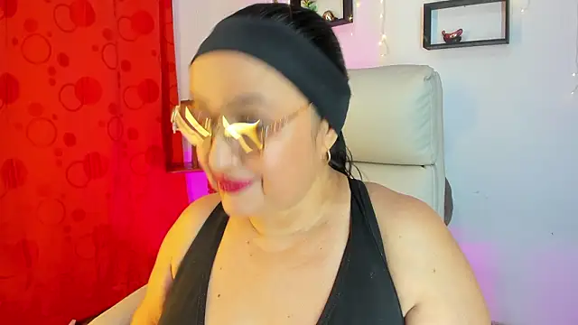 Snapshot of Gia_Nahomi chatting on February 7, 2026, 11:02 pm Gia Nahomi online show from February 7, 2026, 11:02 pm