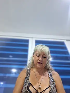 almaluna7 online show from April 9, 2026, 11:44 pm