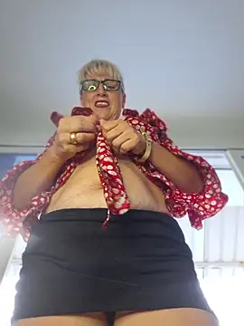 almaluna7 online show from April 12, 2026, 10:02 pm