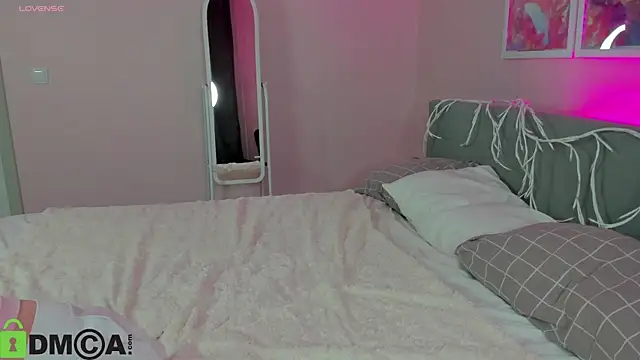 Sara Robinson online show from September 9, 2025, 3:05 am