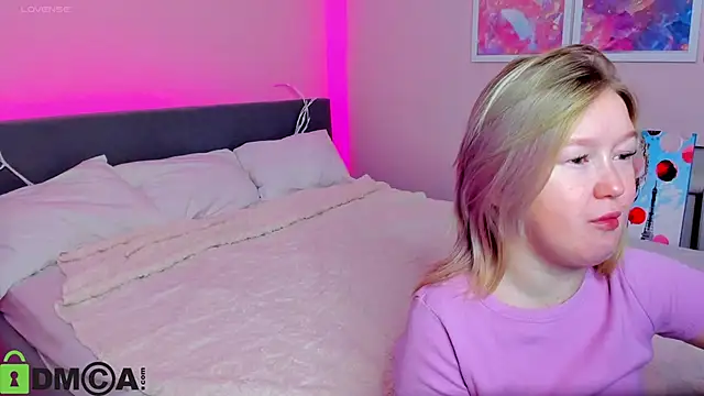 Sara Robinson online show from October 14, 2025, 2:34 am