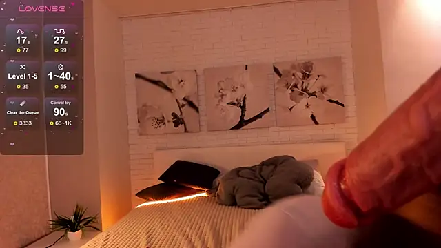 Tiffanyhunt online show from November 11, 2025, 1:28 pm