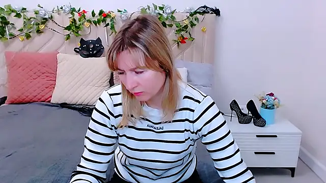 Snapshot of Incredible_Ariela chatting on February 26, 2026, 6:35 am Incredible Ariela online show from February 26, 2026, 6:35 am