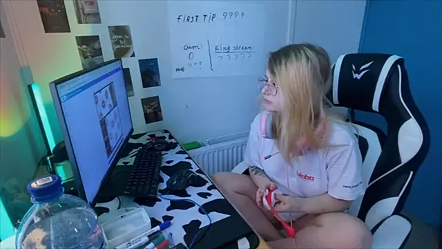 JacyWinslat online show from February 25, 2025, 12:27 pm