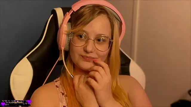 JacyWinslat online show from February 19, 2025, 8:10 pm