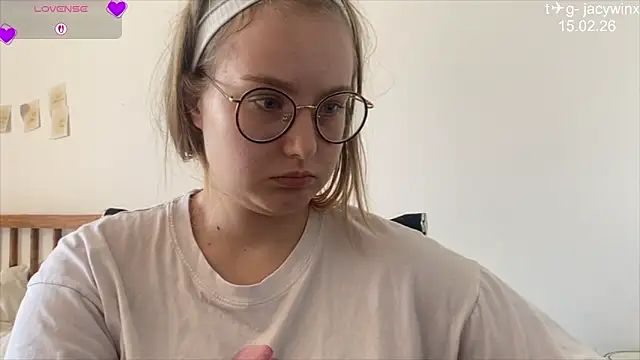 JacyWinslat online show from February 15, 2026, 7:09 am