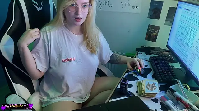 JacyWinslat online show from February 25, 2025, 6:33 pm