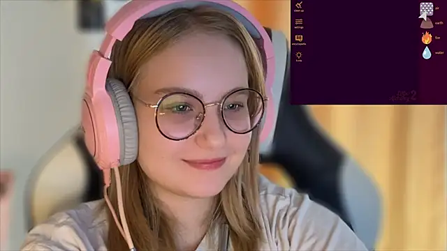 JacyWinslat online show from September 25, 2025, 9:48 am