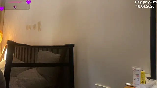 JacyWinslat online show from April 18, 2026, 7:07 pm