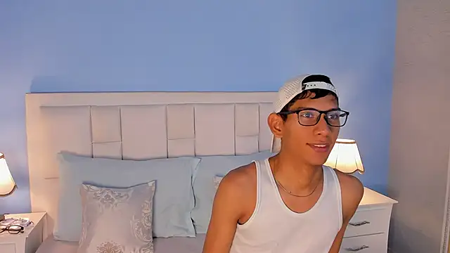 Nick Collins18 online show from September 18, 2025, 4:37 am