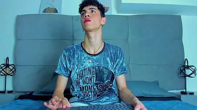 Snapshot of NeoRaptis chatting on March 7, 2025, 8:22 pm NeoRaptis online show from March 7, 2025, 8:22 pm